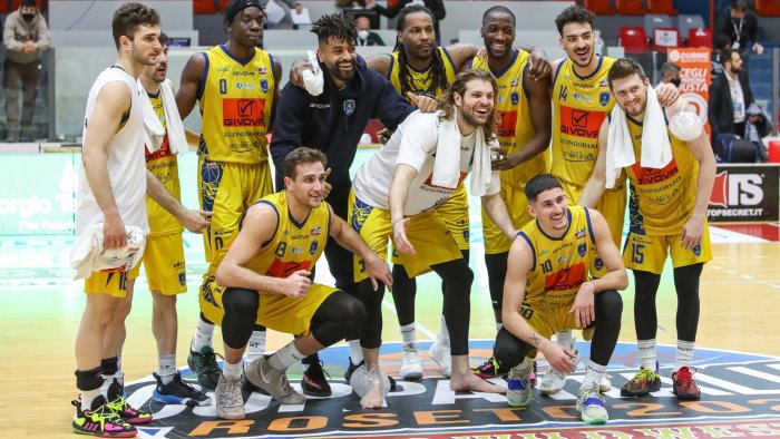 basket coppa italia a2 scafati batte monferrato e vola in semifinale