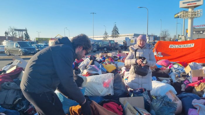 l assessore luongo al confine con l ucraina un lungo viaggio per portare aiuti