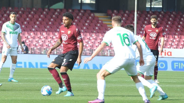 salernitana sassuolo 2 2 non bastano bonazzoli e djuric pari all arechi