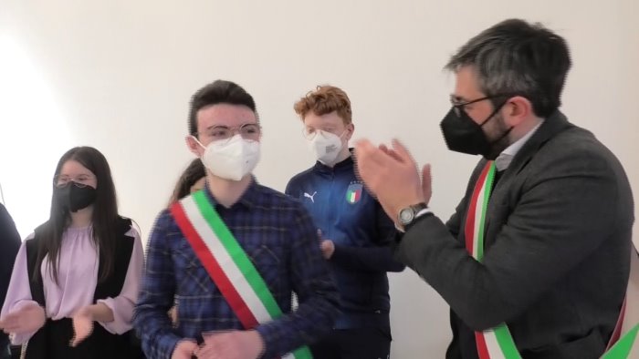 ariano giuramento e fascia tricolore per il sindaco dei ragazzi