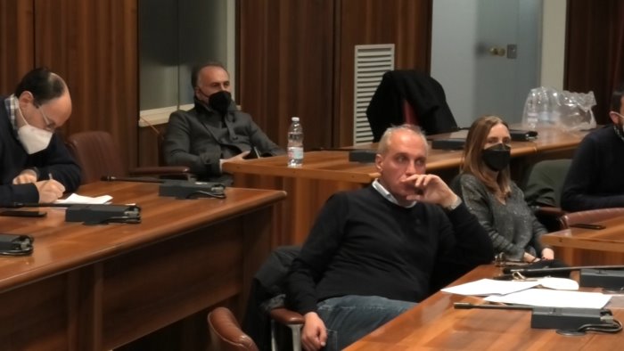 rifiuti il gruppo pd in aula occasione persa per la citta