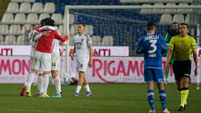 il benevento esce indenne dal rigamonti ecco tutte le foto