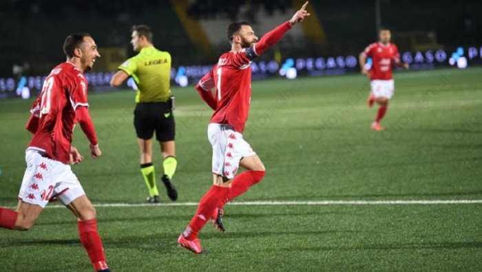 al bari basta antenucci al 2 della ripresa juve stabia ko 1 0