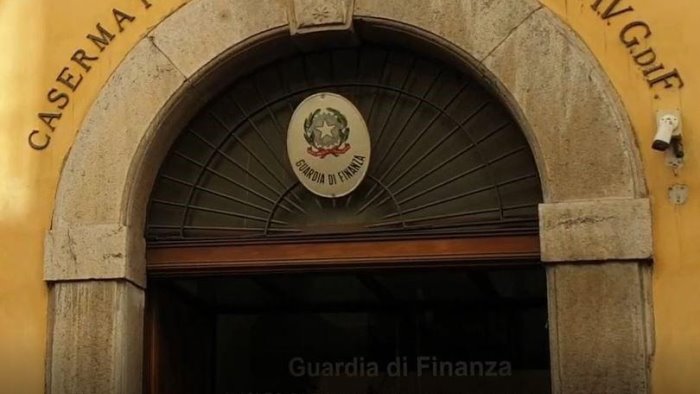 mazzette per le procedure fallimentari arrestati 2 commercialisti e 1 avvocato