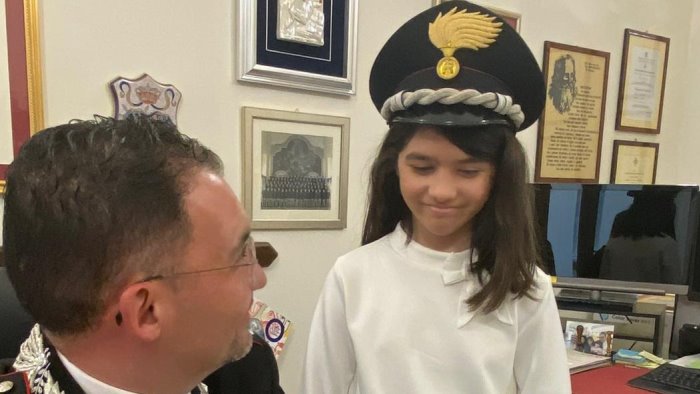 arresta i cattivi ed e il mio eroe i bambini raccontano il papa carabiniere