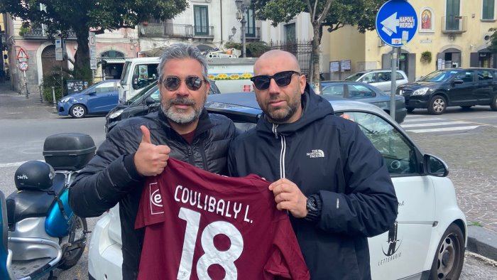 salernitana in gol per la solidarieta raccolti 1500 euro per lilt salerno