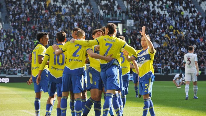 juventus salernitana 2 0 dybala e vlahovic stendono il cavalluccio marino