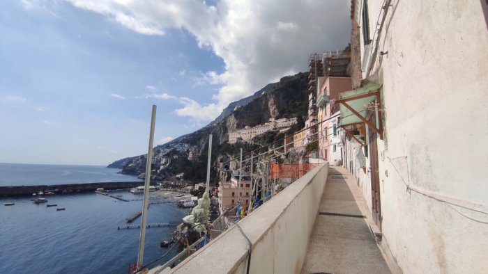 amalfi dopo la frana riapre la strada pedonale di via annunziatella