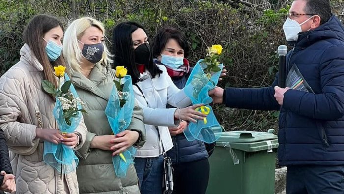 pellezzano continua la solidarieta accolto un nuovo gruppo di donne ucraine