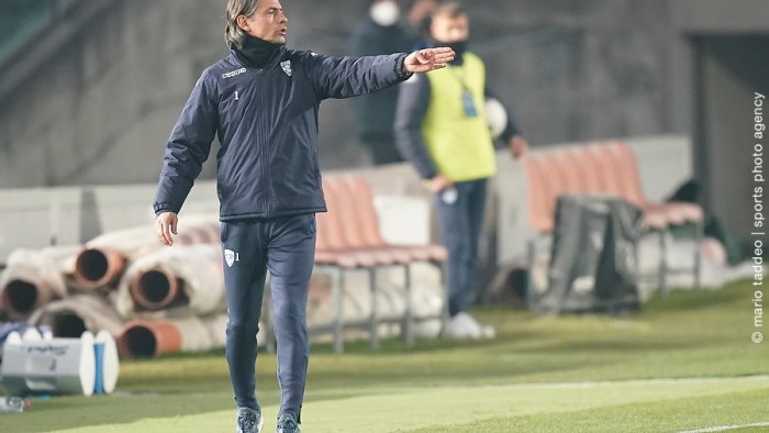 brescia addio inzaghi e il primo esonero stagionale tra le big della b