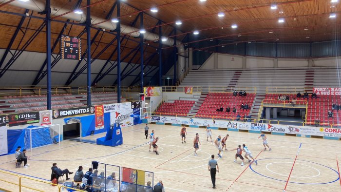 basket c gold la miwa benevento passeggia contro cercola