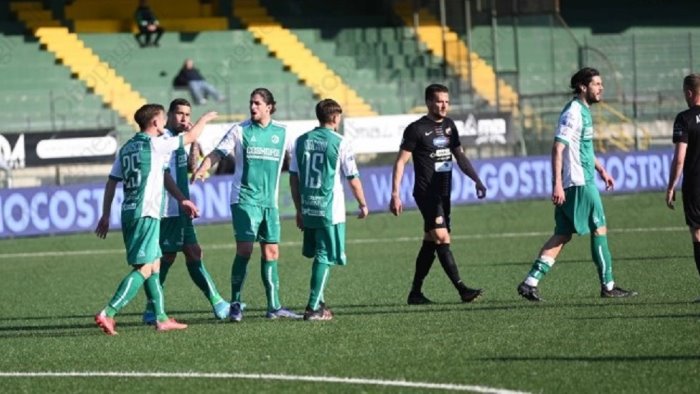 avellino micovschi e la perfetta fotografia dell atmosfera in casa biancoverde