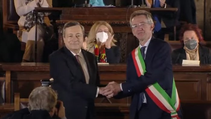 draghi firma il patto da 1 23 miliardi a napoli la centralita che merita