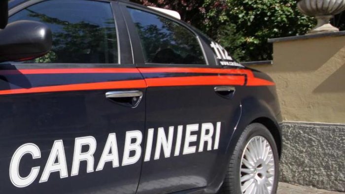 rapinano inquilino coppia in manette ad agropoli