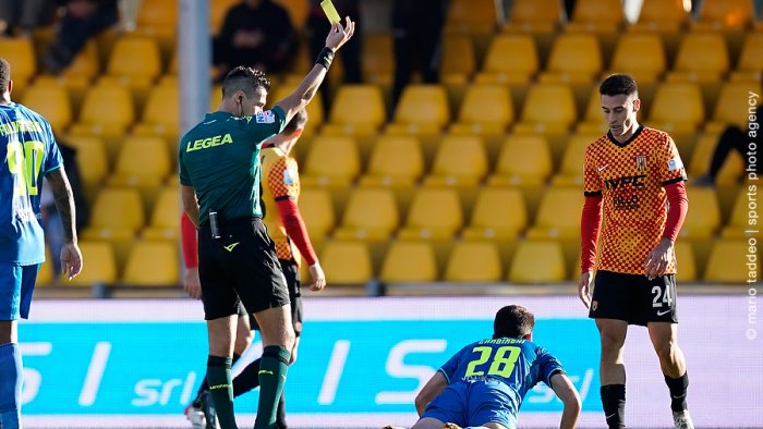 benevento pisa ecco l arbitro del match