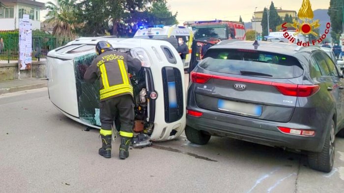 incidente fra auto a montoro tre persone in ospedale