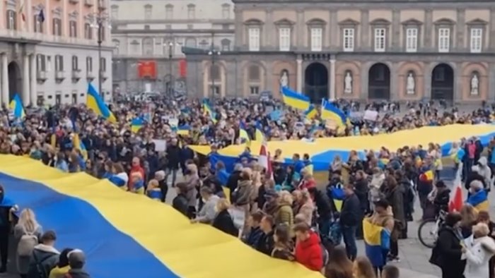 napoli in 500 in ginocchio al plebiscito slava ukraini gloria all ucraina