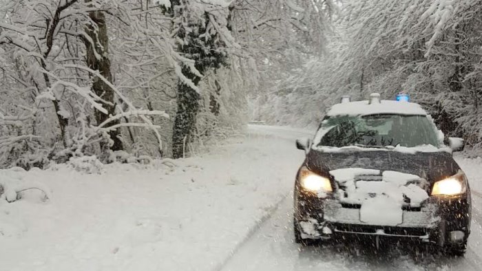 neve famiglia isolata senza cibo a sant andrea di conza salvati dai carabinieri