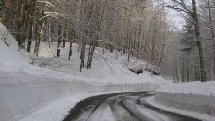 maltempo abbondanti nevicate nel salernitano scuole chiuse