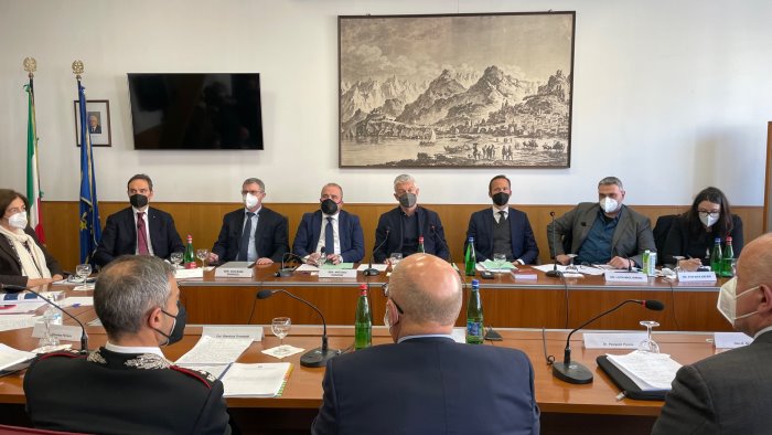 la commissione antimafia a salerno morra attenzione alle infiltrazioni