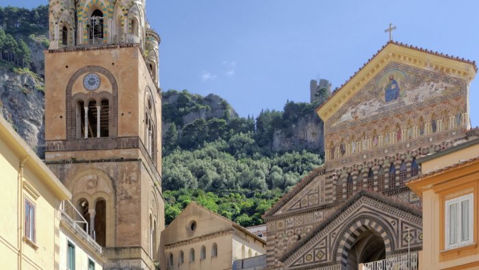 calcinacci dal duomo di amalfi timori per la sicurezza del capolavoro dell arte