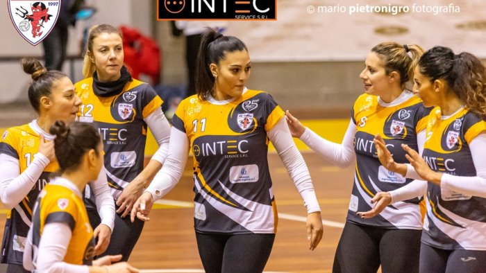 la intec service sg volley e un caterpillar 3 0 anche al molinari volley