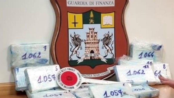 sequestrati 15 chili di cocaina purissima arrestato anche il corriere