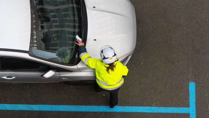 raffica di multe in citta apb boom di verbali ma parcheggi non ci sono