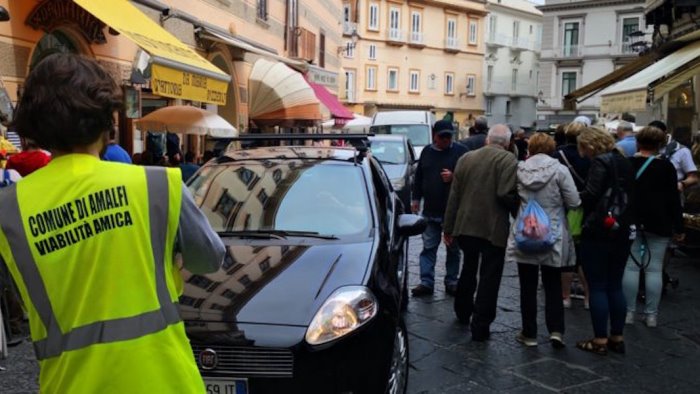 dal 3 aprile ad amalfi attivo il servizio di ausiliari del traffico