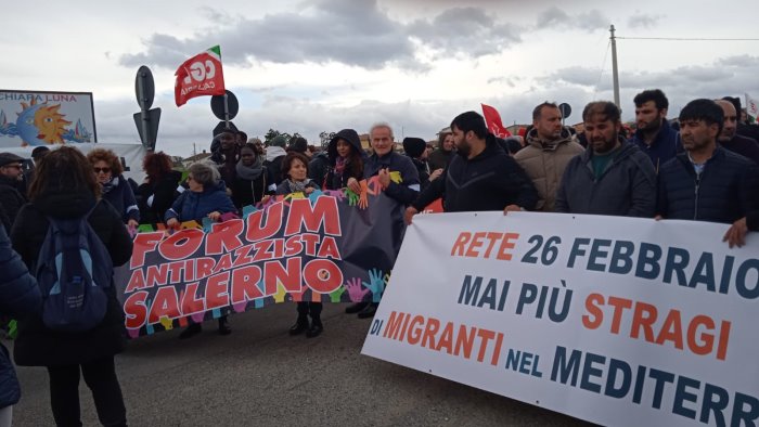 il forum antirazzista di salerno alla manifestazione nazionale a cutro