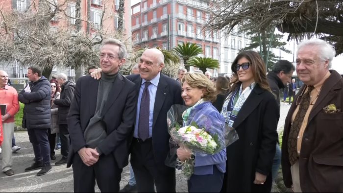 piazza vittoria a napoli si rifa il look patto tra comune e privati