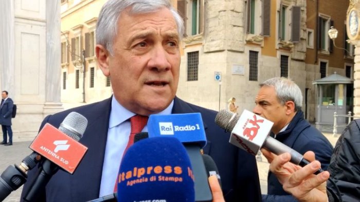 immigrazione tajani avanti con salvataggi favorire quella regolare