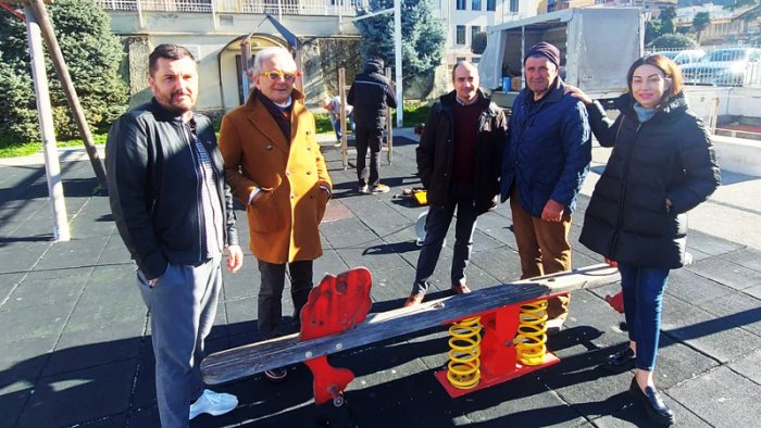 nuove giostrine e manutenzione in alcune piazze di roccapiemonte