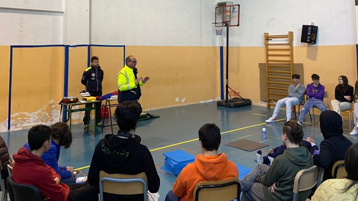 ariano il liceo parzanese apre le porte alla protezione civile flumerese