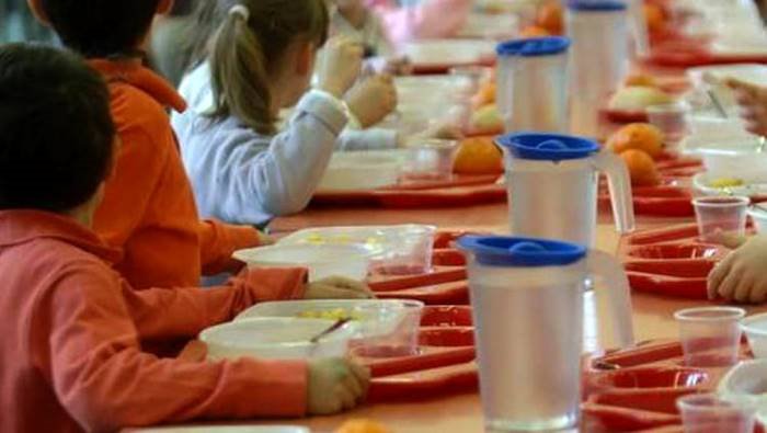 mense shock a scuola pasta e patate senza patate e alimenti senza tracciabilita