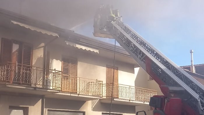 incendio in un abitazione di via scipione paura a montella