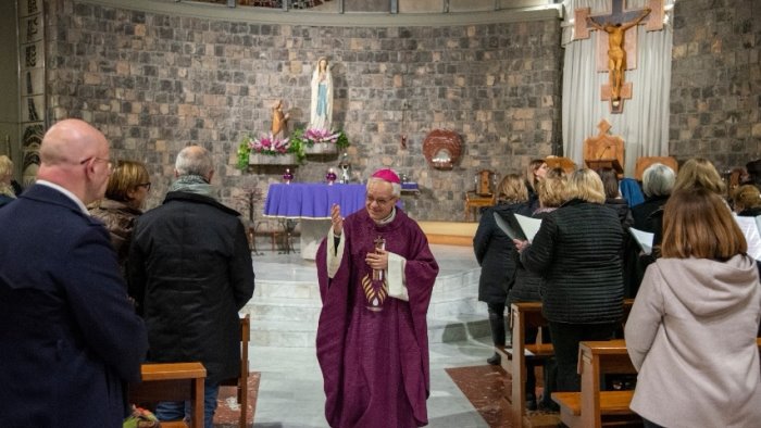 sorrento monsignor francesco alfano ai turisti benvenuti tra noi