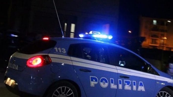 autore di due rapine in poche ore fermato dalla polizia dopo inseguimento