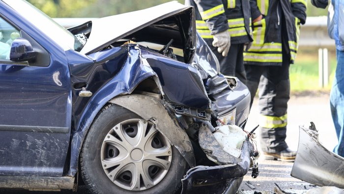 incidente stradale sull asse melito scampia carambola tra 5 auto muore 69enne