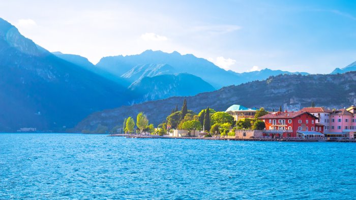 nuota nel lago di garda e si sente male 39enne sannita muore in ospedale