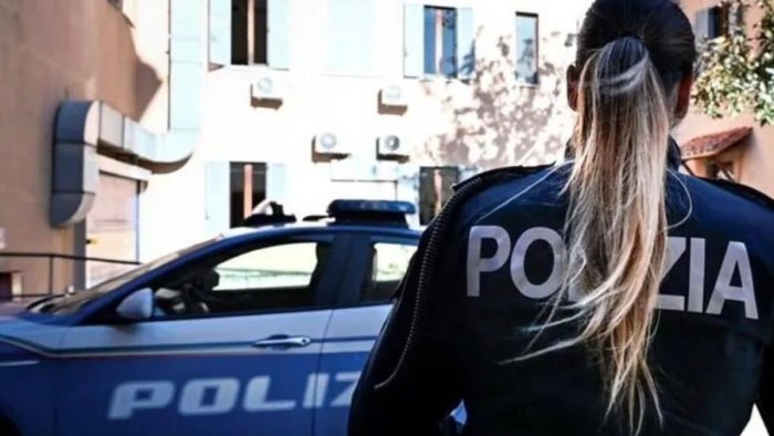 poliziotta violentata a napoli bengalese condannato a 14 anni di carcere