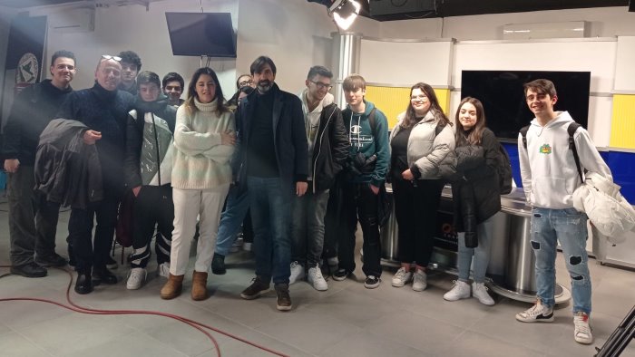 avellino gli studenti della terza b in visita negli studi di ottochannel