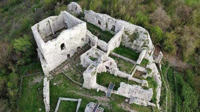 il castello di mercato san severino approda sull atlante digitale della campania