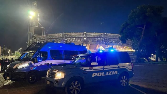 napoli lazio tifo violento la questura emette tre nuovi daspo