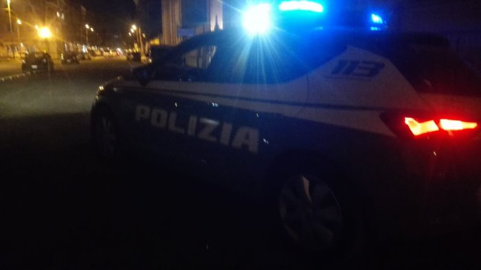 rapina una coppia punta il coltello alla gola ad una donna e scappa catturato