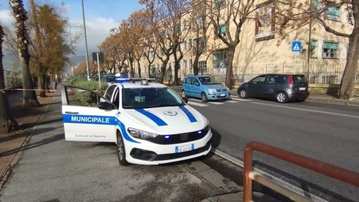 eccesso di velocita e guida pericolosa a salerno pioggia di multe