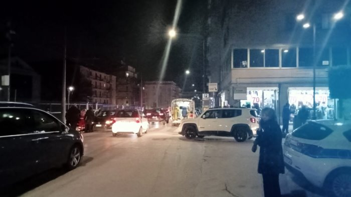 avellino uomo investito da un auto in via colombo paura in centro