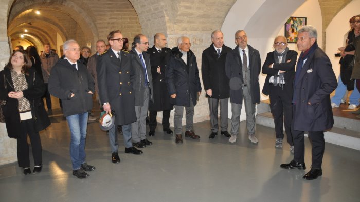 ad arcos taglio del nastro per la mostra di bova