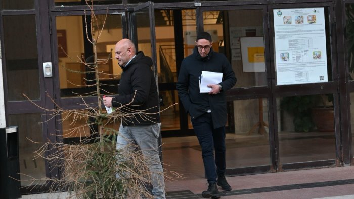 blitz dei carabinieri al comune di avellino ancora un sequestro di documenti