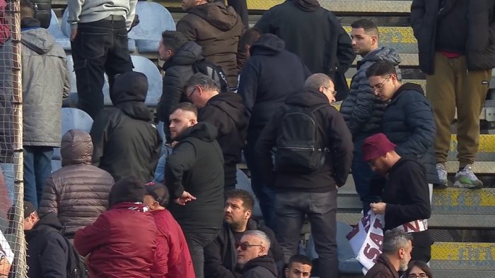 salernitana la tifoseria chiede chiarezza e lady pirola denuncia offese social